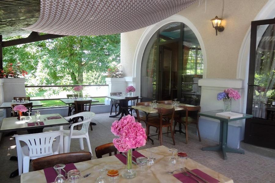 Hotel Du Pont Et Restaurant A Grolejac Екстер'єр фото