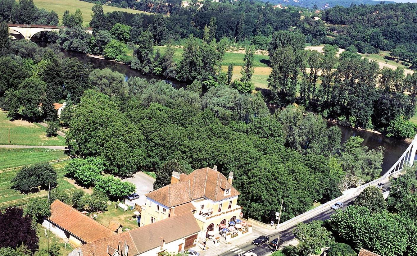 Hotel Du Pont Et Restaurant A Grolejac Екстер'єр фото